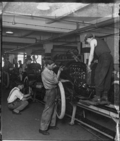 Model T Assembly Line Starts in 1913 (nice photos) | Truth About Cars | TLS - TOC, Lean & Six Sigma | Scoop.it