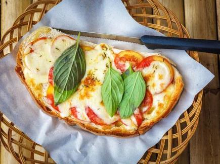 Recettes : Toasts mozzarella | #Snacks #EatingCulture #EasyCooking #cheese | Hobby, LifeStyle and much more... (multilingual: EN, FR, DE) | Scoop.it