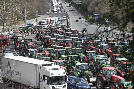 Col&egrave;re du monde agricole&nbsp;: l&rsquo;autoroute A64 ferm&eacute;e au niveau de Briscous | Economie | MEDIABASK | BABinfo Pays Basque | Scoop.it