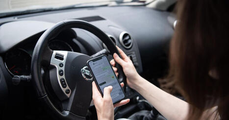 En av fem tittar p&aring; mobilen n&auml;r de k&ouml;r | Inrikes | Lehti | Scoop.it