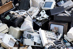 Les déchets électroniques poursuivent leur croissance folle - Journal de l'environnement | décroissance | Scoop.it