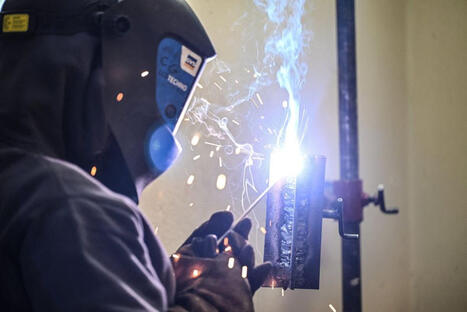 Salaires 25% au-dessus de la moyenne, formation, conditions de travail... L'industrie, "ce n'est plus Germinal", mais le secteur peine &agrave; recruter | Une semaine d'actu - Newsletter de veille de l'AURH | Scoop.it