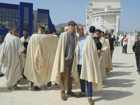 Le Burnous Chez Lhomme Kabyle La Culture Ber