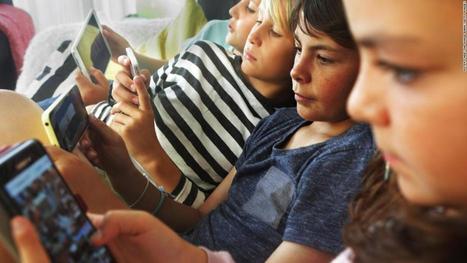 US teens use screens more than seven hours a day on average... not including school! by Kristen Rogers | Education 2.0 & 3.0 | Scoop.it