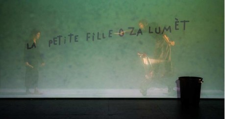 La petite fille aux allumettes, par la Comédie-Française, mise en scène Olivier Meyrou | Revue de presse théâtre | Scoop.it
