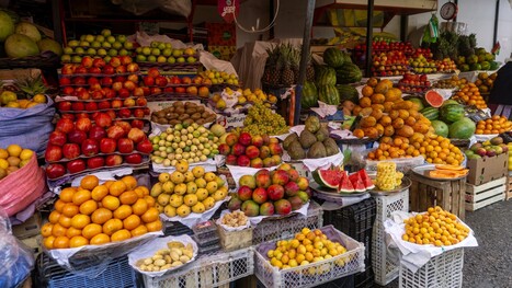 Grocery shopper sparks outrage with photo of baffling sighting in produce section: 'What could possibly be the purpose of this?' | Industry 411 - Waste Management | Scoop.it