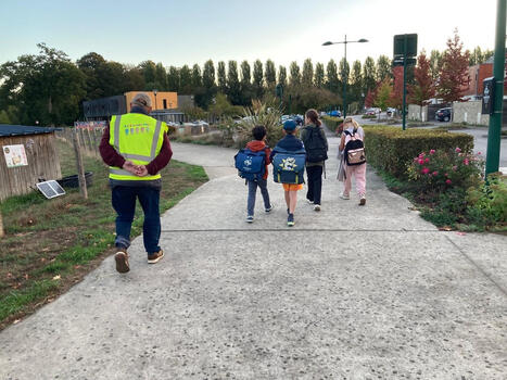 Dans cette commune bretonne, les enfants vont &agrave; l&rsquo;&eacute;cole en p&eacute;dibus depuis bient&ocirc;t 10&nbsp;ans gr&acirc;ce aux retrait&eacute;s - Edition du soir Ouest-France | Revue de presse | Scoop.it