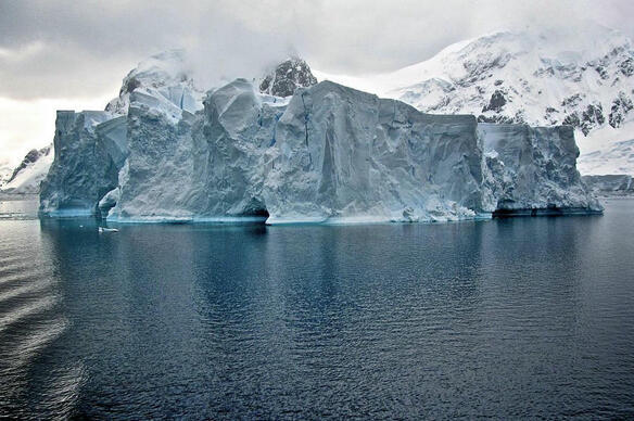 Un glacier géant de l'Antarctique fond, mais les scientifiques ont trouvé un moyen d'épaissir la glace de mer de l'Arctique