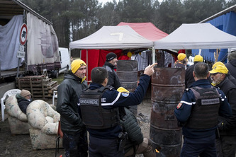 Col&egrave;re des agriculteurs : le rond-point de l&rsquo;&Eacute;chassier, &agrave; Mont-de-Marsan, toujours bloqu&eacute; jusqu&rsquo;&agrave; 17&nbsp;heures minimum | Elections - Municipales 2026 | Scoop.it