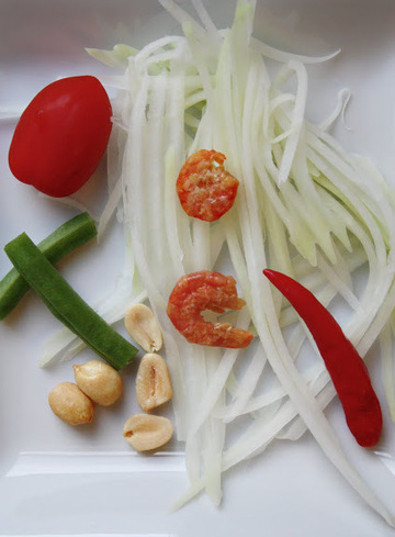 Som Tam Recipe (ส้มตำ): Thai Green Papaya Salad With or Without a Mortar | The Asian Food Gazette. | Scoop.it