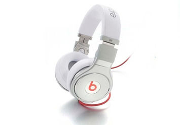 Billionaire Jumps Into Headphone Battle Against Beats Audio | Family Office & Billionaire Report - Empowering Family Dynasties | Scoop.it