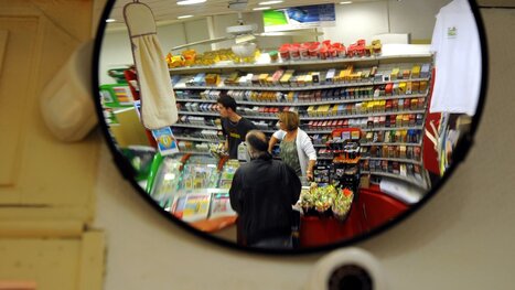 Vid&eacute;osurveillance algorithmique&nbsp;: l&rsquo;Assembl&eacute;e adopte le texte autorisant les commerces &agrave; s&rsquo;&eacute;quiper de cam&eacute;ras dot&eacute;es de l&rsquo;IA | D&eacute;veloppement &eacute;conomique - Projets de territoires - ESS | Scoop.it