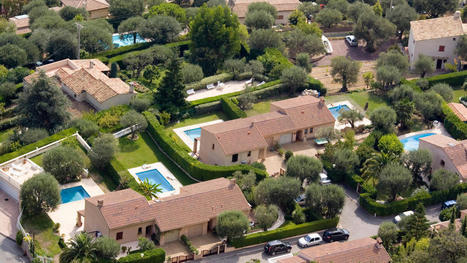 Taxe fonci&egrave;re : le fisc a d&eacute;busqu&eacute; plus de 120 000 piscines non d&eacute;clar&eacute;es - Pr&egrave;s de 10 millions d&rsquo;euros ont ainsi &eacute;t&eacute; r&eacute;cup&eacute;r&eacute;s &agrave; l&rsquo;automne 2022 par les communes concern&eacute;es | Veille juridique du CDG13 | Scoop.it