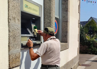 La baisse du nombre de distributeurs de billets en partie compens&eacute;e par les points retraits chez les commer&ccedil;ants | Politiques publiques et soci&eacute;t&eacute; | Scoop.it