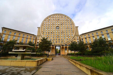 &laquo; Un logement collectif &agrave; visage humain&nbsp;&raquo; : cet ovni architectural est &agrave; 20 minutes de Paris | Paris ZigZag | La SELECTION du Web | CAUE des Vosges - www.caue88.com | Scoop.it