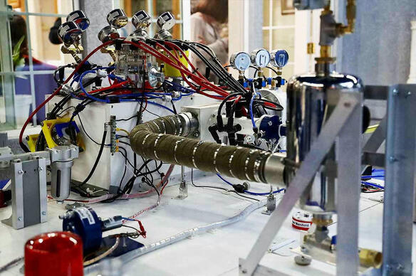 Carismatic : l'invention d'un générateur électrique carburant aux déchets plastiques