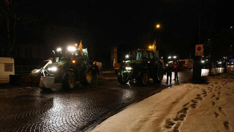 En France, des agriculteurs entrent dans Paris avec leurs tracteurs pour exprimer leur col&egrave;re&nbsp; | Questions de d&eacute;veloppement ... | Scoop.it
