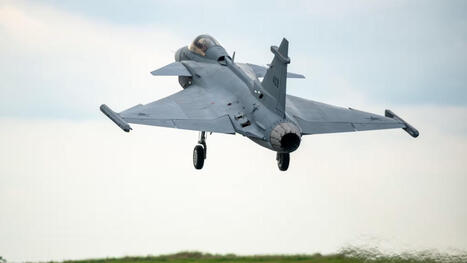 Vol du premier Gripen E produit au Br&eacute;sil : un d&eacute;sir mondial de souverainet&eacute; | DEFENSE NEWS | Scoop.it