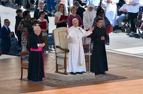 Pope Leo to Christians in Middle East: ‘The whole Church stands with you’ - Vatican News | Christian Spiritual Counseling | Scoop.it