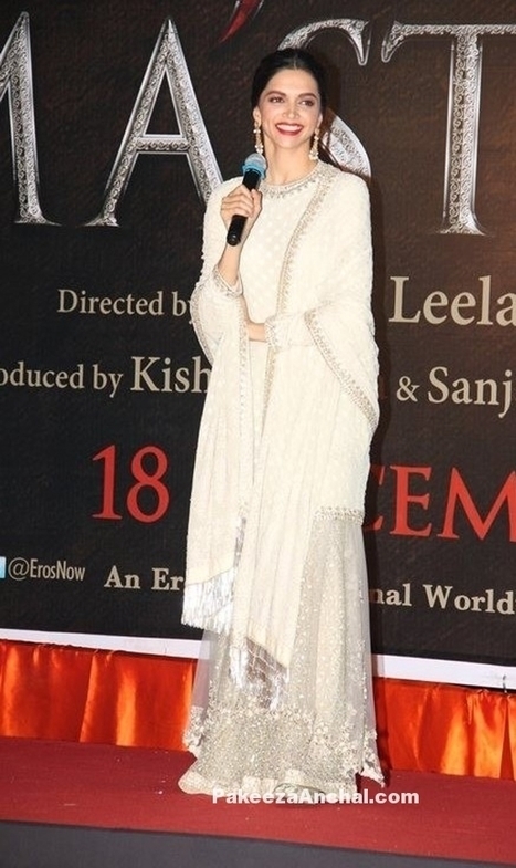 Deepika Padukone in Sabyasachi's Long Kurti with Lehenga for Bajirao Mastani | Indian Fashion Updates | Scoop.it