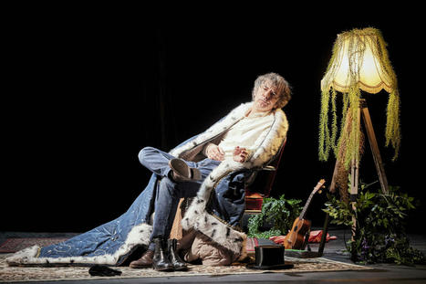 Thomas Fersen plonge dans le grand bain poétique du théâtre avec « Mon frère c’est Dieu sur Terre » | Revue de presse théâtre | Scoop.it