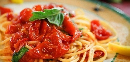 Spaghetti al Pomodoro, the World's Best Pasta Recipe - La Cucina Italiana