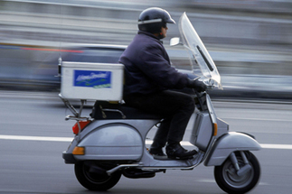 Livreurs de repas à scooter : les policiers municipaux sont-ils compétents pour les contrôler ? | Veille juridique du CDG13 | Scoop.it