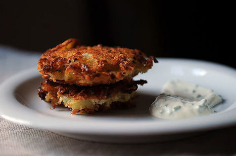 Golden Panko Latkes with Sour Cream and Chives | Really interesting recipes | Scoop.it