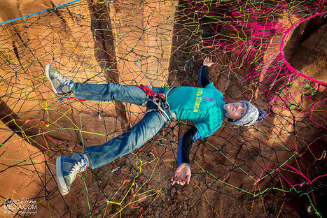 Adrenaline Junkies Put A Hand-Woven Net 400 ft Up And 200 ft Out From The Cliffs To Climb And Dive | 16s3d: Bestioles, opinions & pétitions | Scoop.it