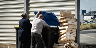 Lutte contre la pauvreté : l’État reconnaît des « difficultés » face à un taux record en France | Politiques publiques et société | Scoop.it