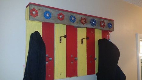 Coat Rack Made From Recycled Pallet & Plumbing | 1001 Pallets ideas ! | Scoop.it