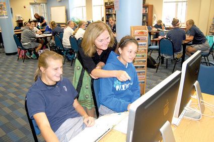 The Library as Genius Bar: In Mercy High’s iPad program, librarian Linda Behen offers tech support and more | Creativity in the School Library | Scoop.it