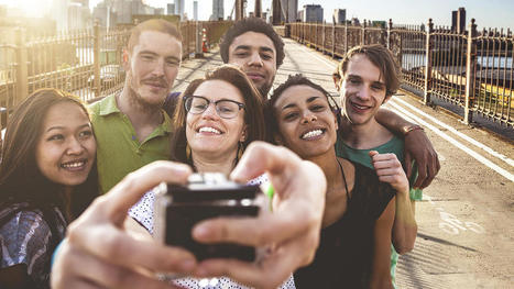 "Usie," the group selfie trend has social value | MarketingHits | Scoop.it
