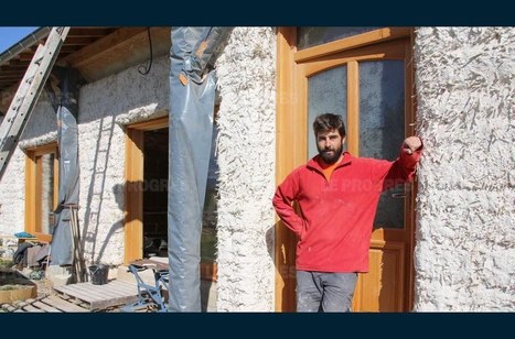 Depuis 2015, ils construisent leur maison... En bottes de paille | Build Green, pour un habitat écologique | Scoop.it