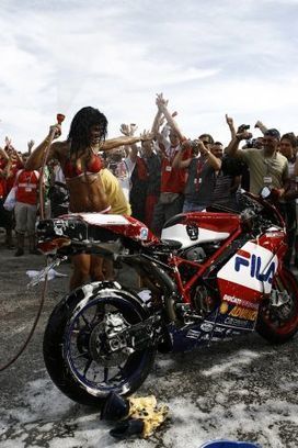 Twitter | @DucatiUK (Alan Jones) | WDW Bikini Bike Wash | Ductalk: What's Up In The World Of Ducati | Scoop.it