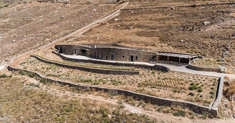 Belle intégration naturelle pour une maison pierre et toit végétalisé | Build Green, pour un habitat écologique | Scoop.it