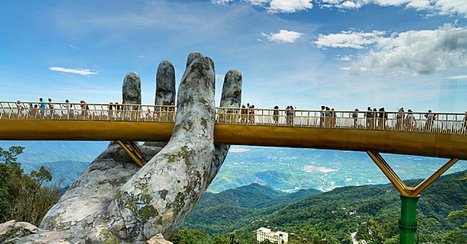 #Art | Au #Vietnam, un superbe pont soutenu par deux gigantesques mains de pierre | RSE et D&eacute;veloppement Durable | Scoop.it