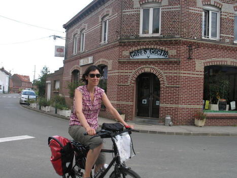 Fromelles: Aline, journaliste sur deux roues parcourt la ligne du front ouest | Autour du Centenaire 14-18 | Scoop.it