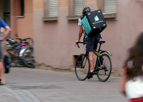 Dans les quartiers populaires, le travail ub&eacute;ris&eacute; bouscule les professionnels de l&rsquo;accompagnement des jeunes | L'actualit&eacute; de la politique de la ville | Scoop.it