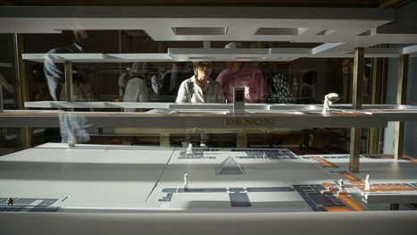 Avec de nouvelles salles équipées d'outils numériques et une nouvelle application mobile, le musée du Louvre se réinvente | Musée transformation digitale | Scoop.it