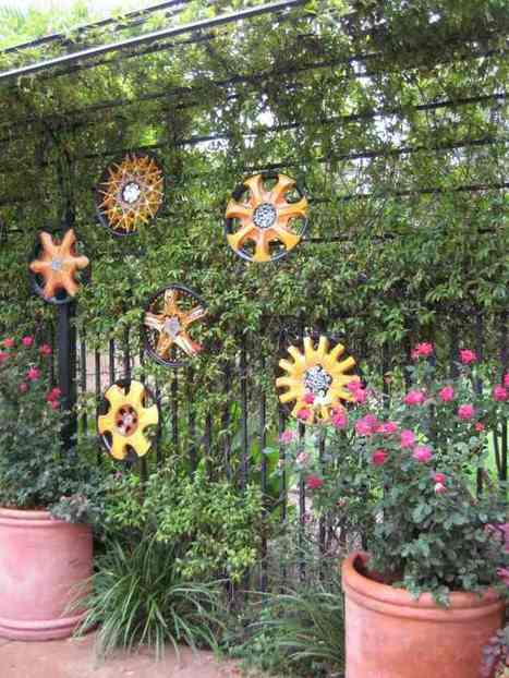 Comment décorer sa clôture de jardin en objets récup- 20 idées | Habitat extérieur | Scoop.it