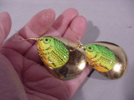A-Luring Earrings Made from Spinners Rainbow Fish Bright Colors Pierced | Vintage Living Today For A Future Tomorrow | Scoop.it
