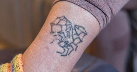 Joukko kouvolalaisia otti tatuoinnin, jota markkinoitiin v&auml;liaikaisena &ndash; t&auml;lt&auml; ne n&auml;ytt&auml;v&auml;t 20 vuotta my&ouml;hemmin | Kymenlaakso | Yle | 1Uutiset - Lukemisen t&auml;hden | Scoop.it