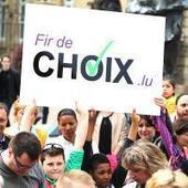 "Mir sinn fir de choix!": &Uuml;ber 2500 Sympathisanten auf der Place Clairefontaine | Luxembourg (Europe) | Scoop.it
