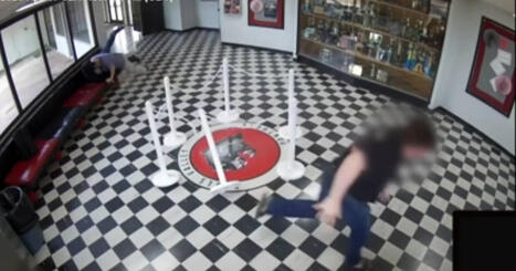 Dramaattinen video Yhdysvalloista: Rehtori taltuttaa henkens&auml; uhalla kouluampujan | Uutisia lyhyesti | Yle | 1Uutiset - Lukemisen t&auml;hden | Scoop.it