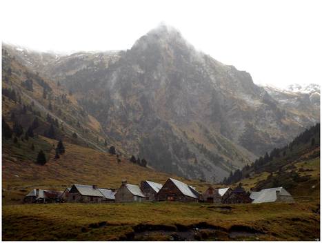 Le village des granges du Moudang le 26 novembre 2014 | Vallées d'Aure & Louron - Pyrénées | Scoop.it