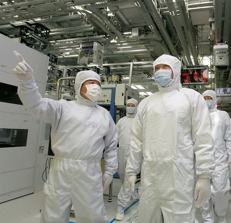 Tied Together by TRIZ - Samsung and SK Hynix to Invest W45 tril. in semiconductors  | Internet of Things - Company and Research Focus | Scoop.it