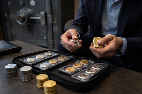 Gold rises, silver falls below $61 as oil rebounds | La revue de presse CDT | Scoop.it