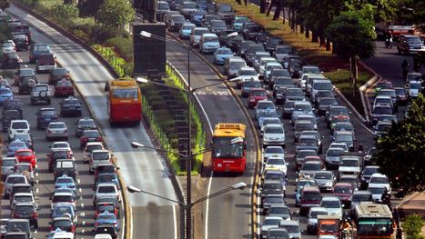 Policy change in Jakarta accidentally teaches drivers the value of carpool lanes | Sustainability Science | Scoop.it
