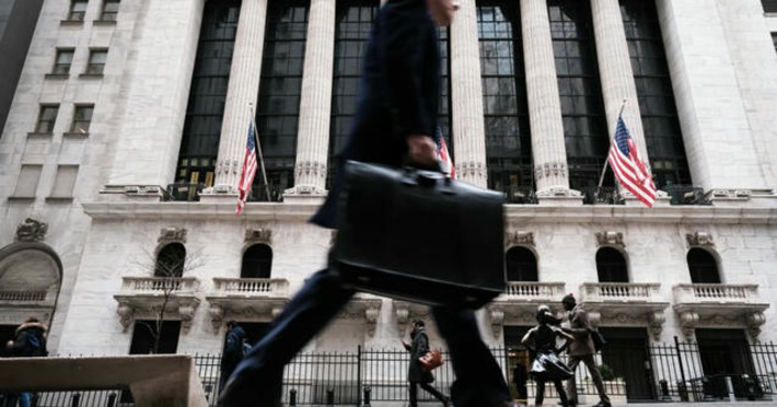 Wealthy load up on cash, gold, family trusts during market turmoil | Family Office & Billionaire Report - Empowering Family Dynasties | Scoop.it